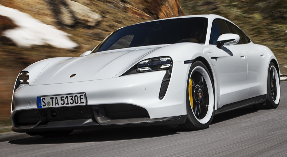 Porsche, arriva Taycan. La sportiva elettrica con 761 cv. 